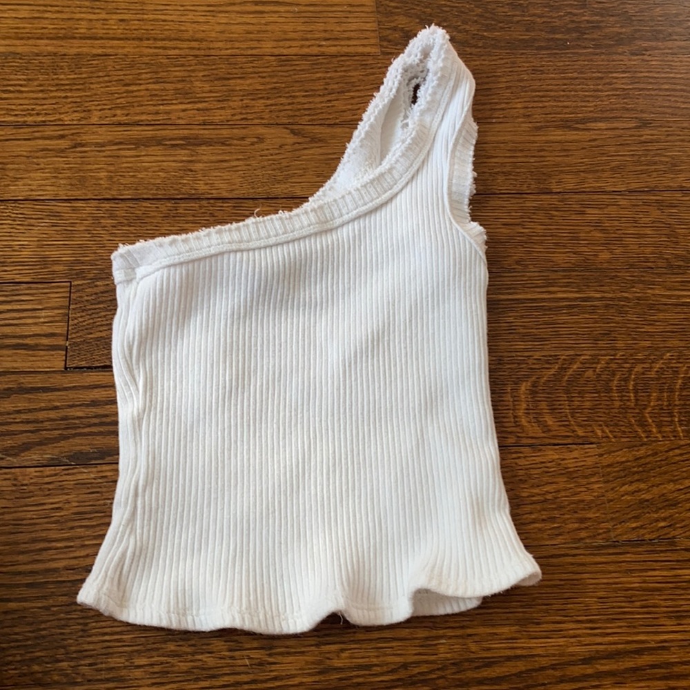 One shoulder top